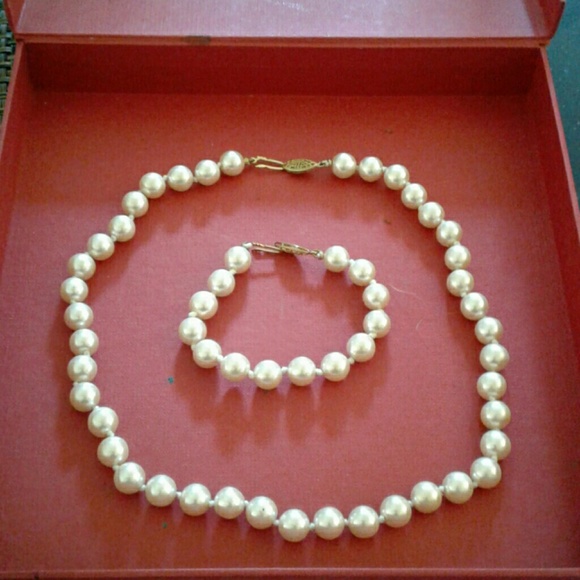 Authentic MALLORCA SPAIN Set of pearls necklace and bracelet - Picture 1 of 2